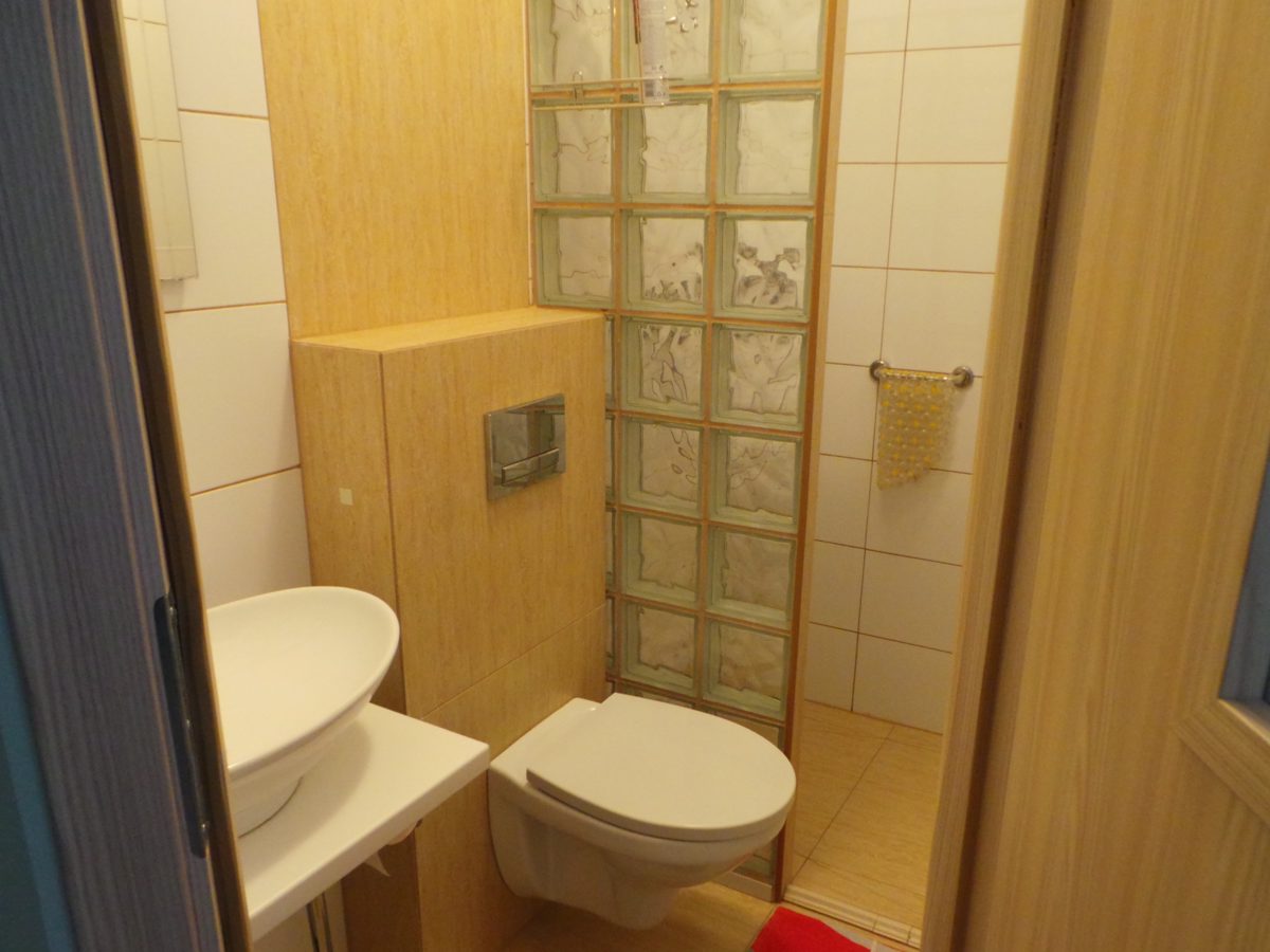 Pokój nr 5 — łazienka